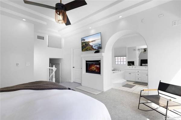 1321 W Bay AVE, Newport Beach, CA 92661