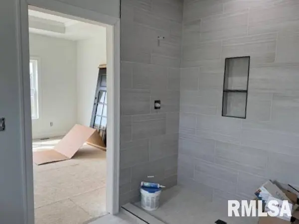 493 MASON DR, Riverdale, IA 52722