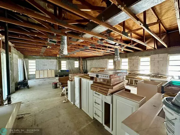 445 NW 11th St, Boca Raton, FL 33432