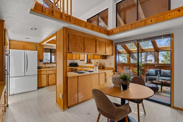 1001 Cedro CT, Los Alamos, NM 87544