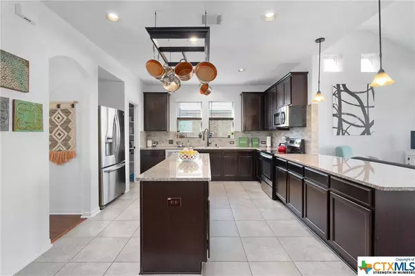 155 Plantain DR, Hutto, TX 78634