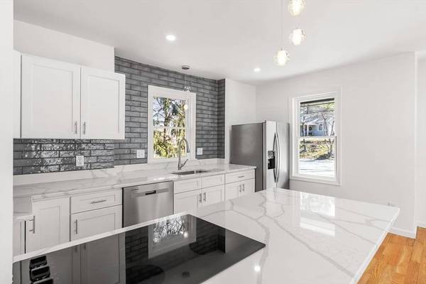 10 Burnham Road, Andover, MA 01810