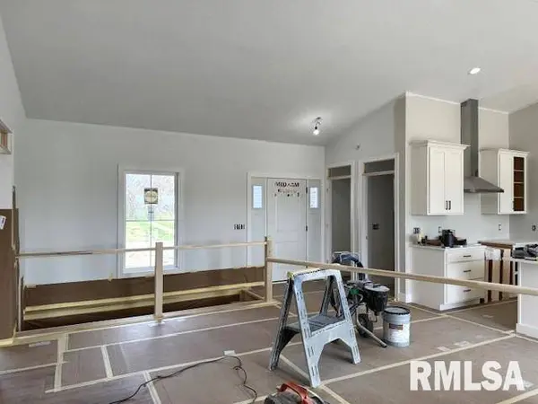 493 MASON DR, Riverdale, IA 52722