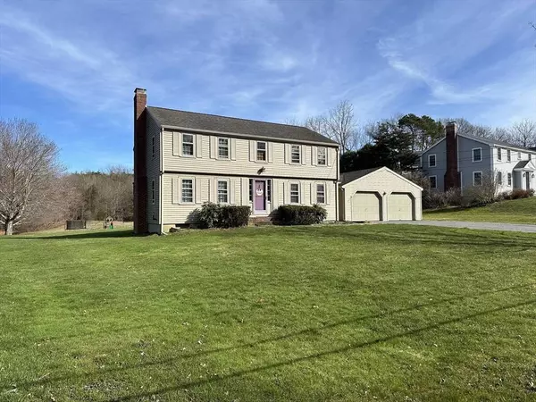 32 Pleasant St, Wenham, MA 01984