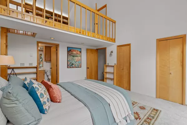 1001 Cedro CT, Los Alamos, NM 87544