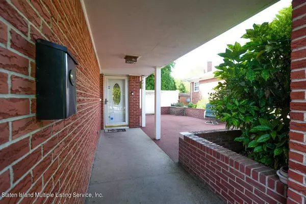 83 Finlay Avenue, Staten Island, NY 10309