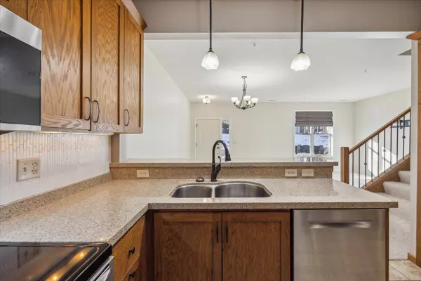 7763 Madelyn Creek DR, Victoria, MN 55386