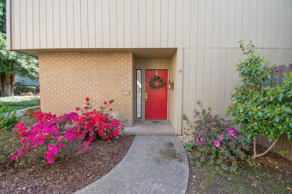 209 Elmhurst CIR, Sacramento, CA 95825