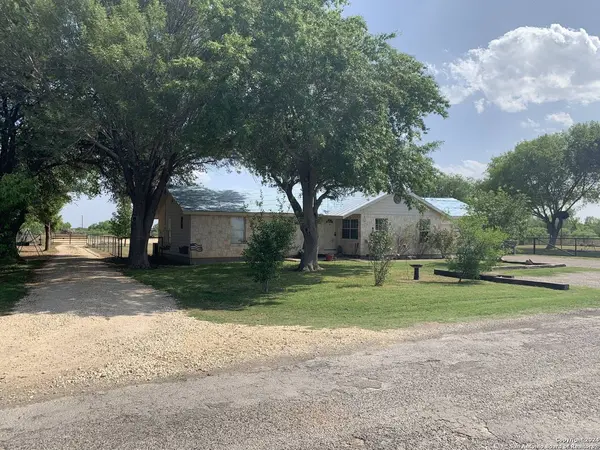 121 County Road 367, Uvalde, TX 78801