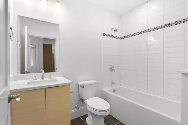 21 Glen St #8, Boston, MA 02130