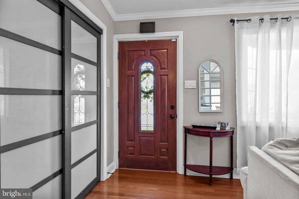 64 W WOODCREST AVE, Maple Shade, NJ 08052