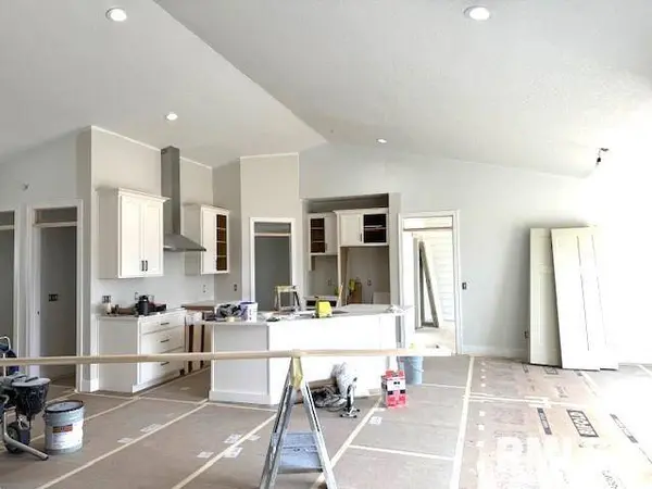 493 MASON DR, Riverdale, IA 52722