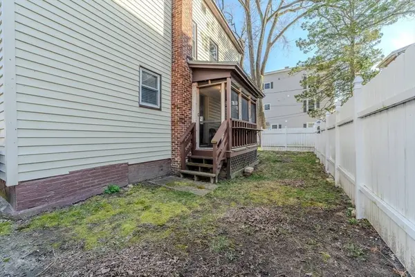 75 Pleasant St, Leominster, MA 01453