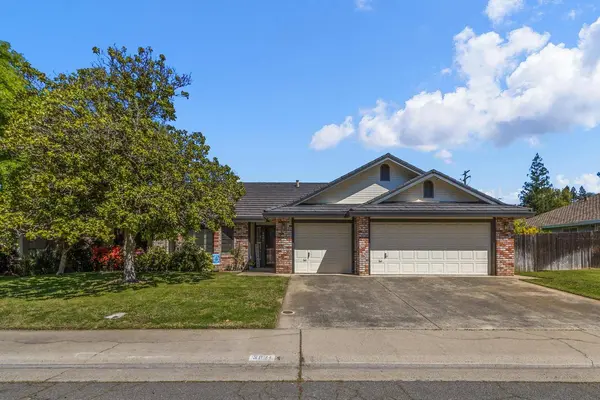 3821 Hillcrest LN, Sacramento, CA 95821