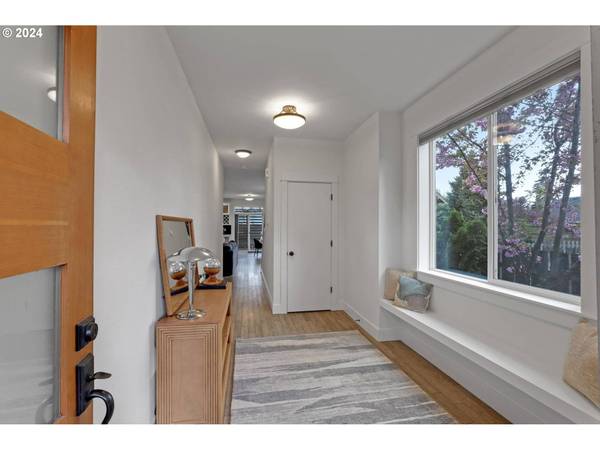 6213 NE 9TH AVE, Portland, OR 97211
