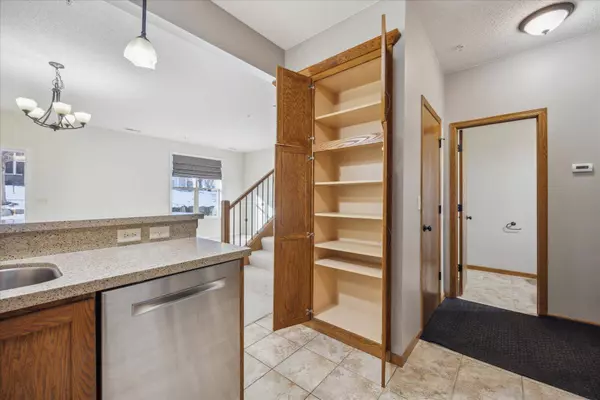 7763 Madelyn Creek DR, Victoria, MN 55386