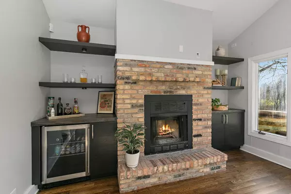 206 N Wheeling RD, Prospect Heights, IL 60070