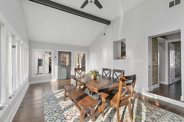 206 N Wheeling RD, Prospect Heights, IL 60070