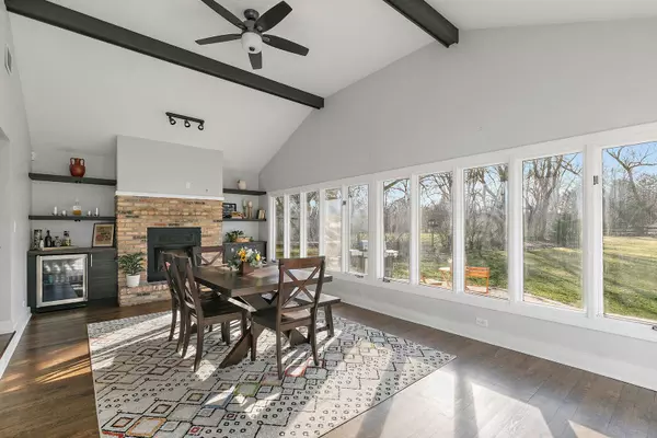 206 N Wheeling RD, Prospect Heights, IL 60070