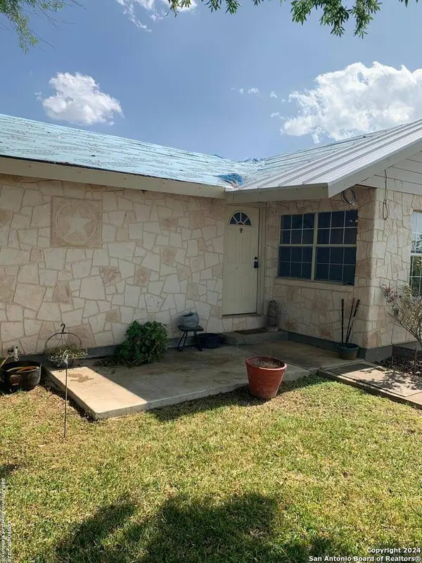 121 County Road 367, Uvalde, TX 78801
