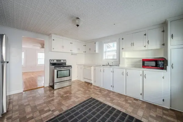 75 Pleasant St, Leominster, MA 01453