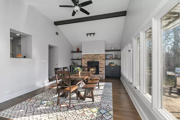 206 N Wheeling RD, Prospect Heights, IL 60070