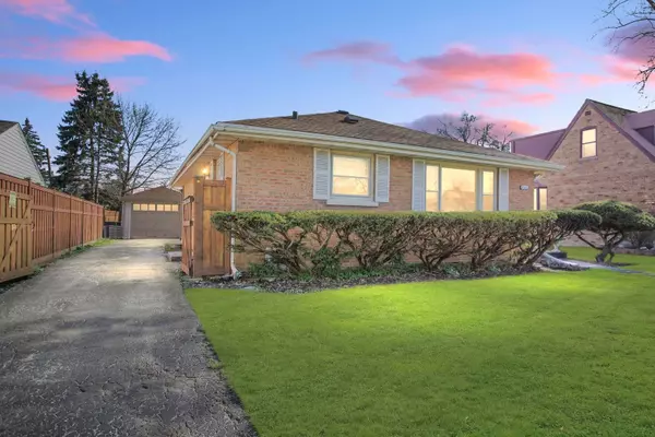 835 ROSE AVE, Des Plaines, IL 60016