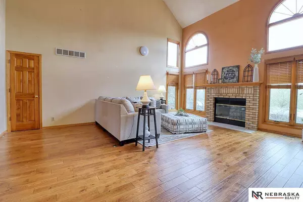 2800 Crown Pointe Circle, Lincoln, NE 68506