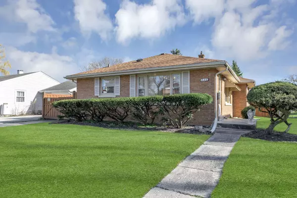 835 ROSE AVE, Des Plaines, IL 60016