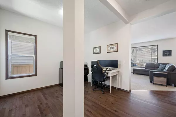 30 Cranberry Mews SE, Calgary, AB T3M 0L6