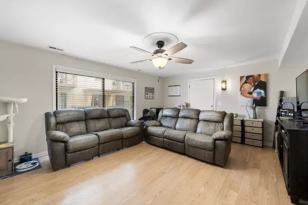 5510 W Windsor Avenue #1G, Chicago, IL 60630