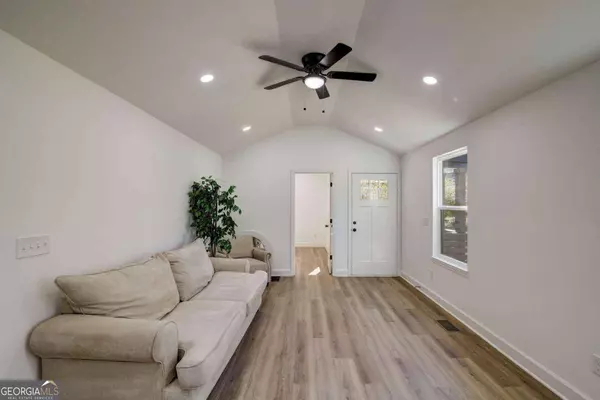 2006 Lisbon DR SW, Atlanta, GA 30310