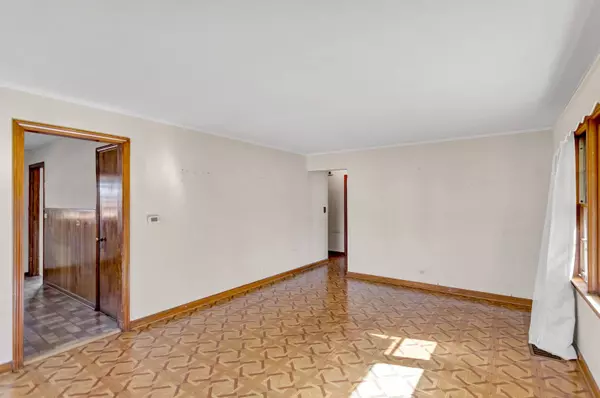 835 ROSE AVE, Des Plaines, IL 60016