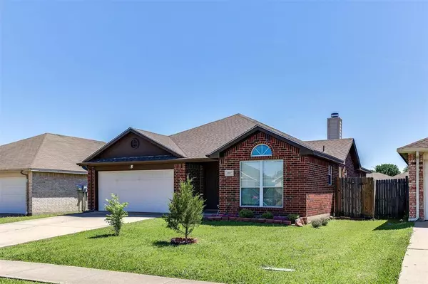 1007 Carlsbad Drive, Grand Prairie, TX 75051
