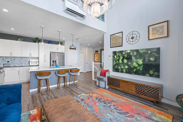 405 Lug LN, Sacramento, CA 95818