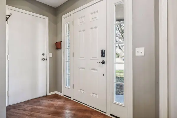 88 Shasta CIR E, Chanhassen, MN 55317