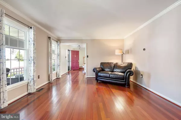 9807 WOODFAHL CT, Burke, VA 22015