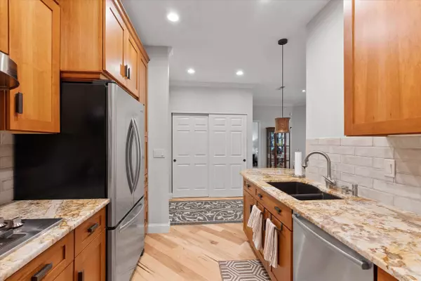 1300 N Prospect Unit 323, Milwaukee, WI 53202