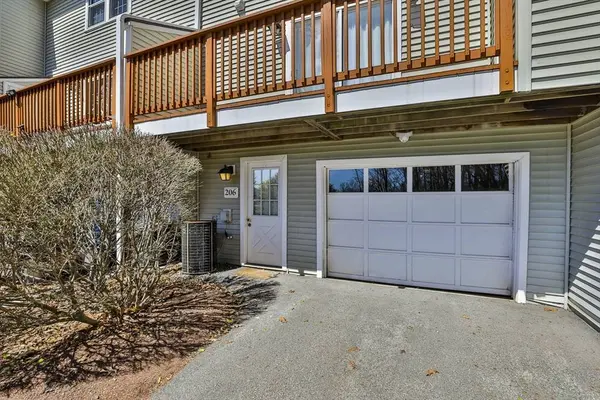 206 Patrick Rd #206, Tewksbury, MA 01876