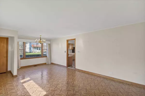 835 ROSE AVE, Des Plaines, IL 60016