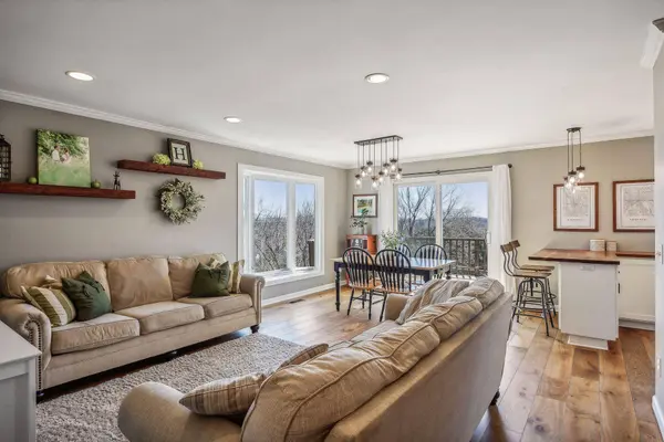 88 Shasta CIR E, Chanhassen, MN 55317