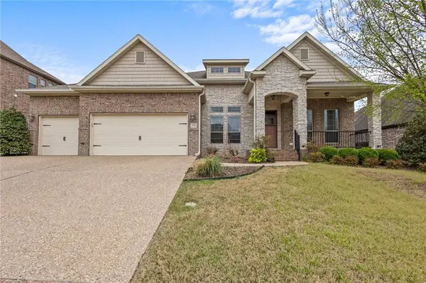 3736 N Lalique Ln, Fayetteville, AR 72704