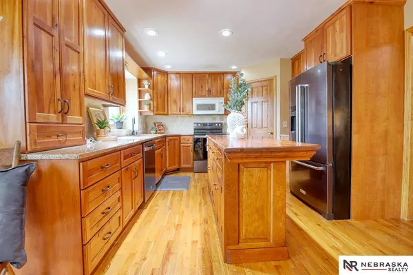 2800 Crown Pointe Circle, Lincoln, NE 68506