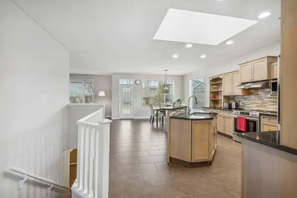 37 Royal Oak PT NW, Calgary, AB T3G 5C5