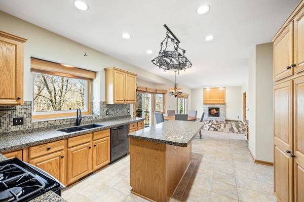 8645 Upland LN N, Maple Grove, MN 55311