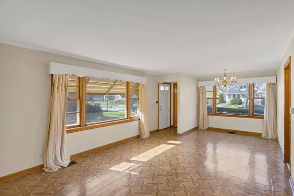 835 ROSE AVE, Des Plaines, IL 60016