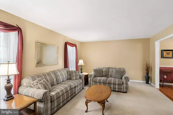 18 LANCELOT LA, Mount Laurel, NJ 08054