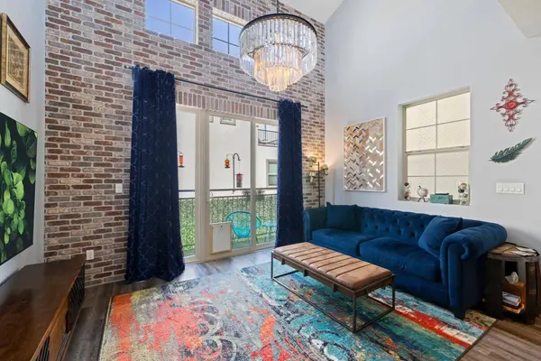 405 Lug LN, Sacramento, CA 95818