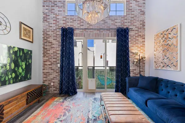 405 Lug LN, Sacramento, CA 95818