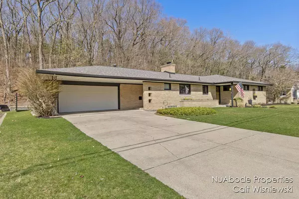 4041 Nob Hill Drive, Norton Shores, MI 49441